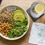 Aliment pour perdre le ventre : bowl quinoa, pois chiches et fibres
