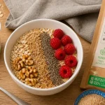 cereale riche en fibre : bol avoine, son de ble, chia, noix et framboises